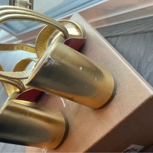 CHRISTIAN LOUBOUTIN
Manola Metallic Sandals size 42 - Picture 12 of 16